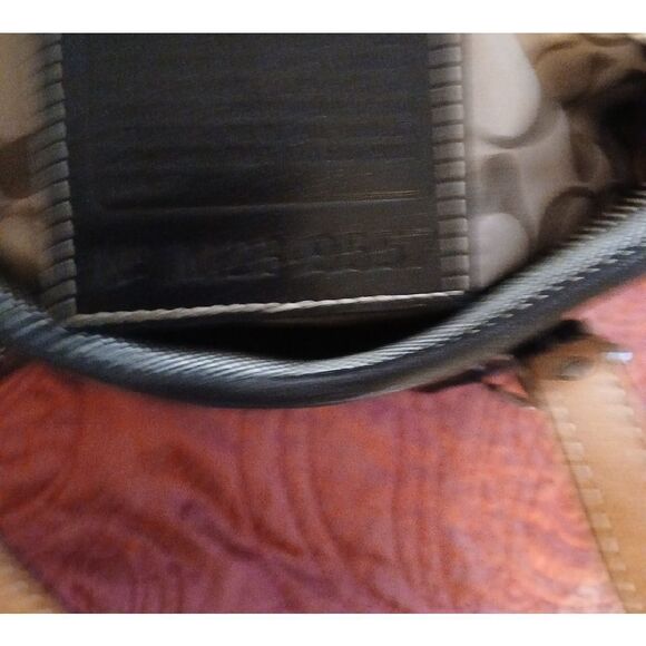 Elegant Black and Cream Tote Bag - Picture 5 of 7